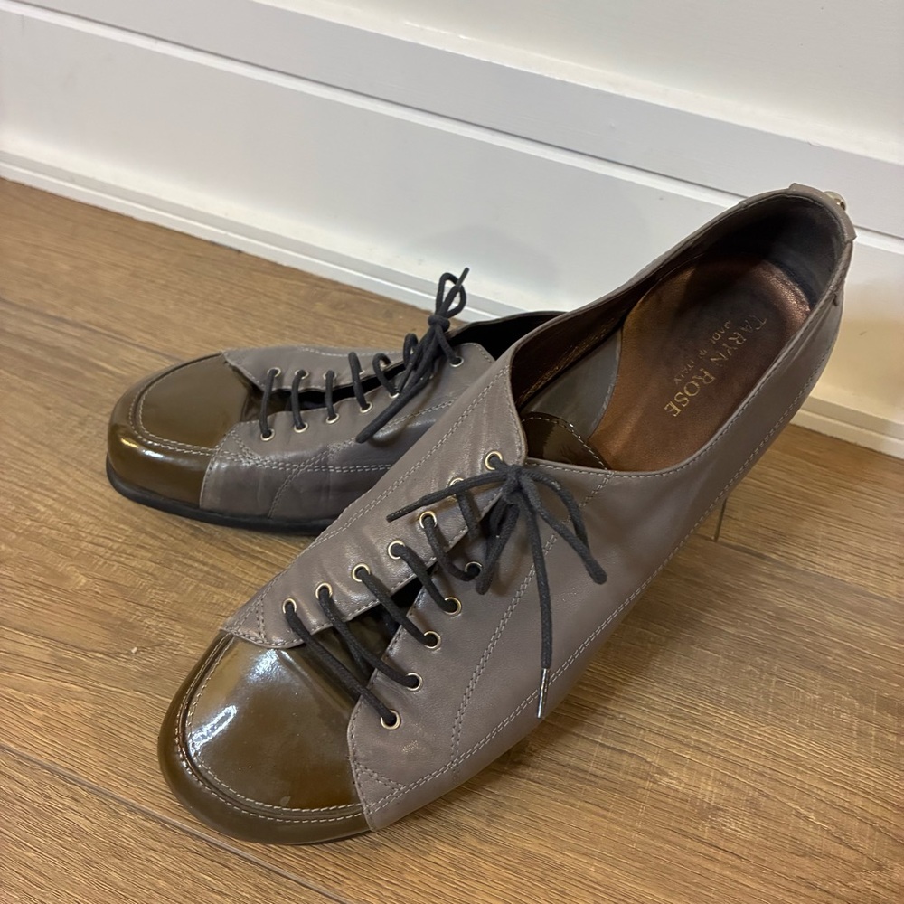 Taryn Rose Gray Leather Shoes, size 40